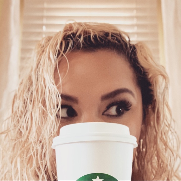 Meet your Posher, Monica - Picture 1 of 2